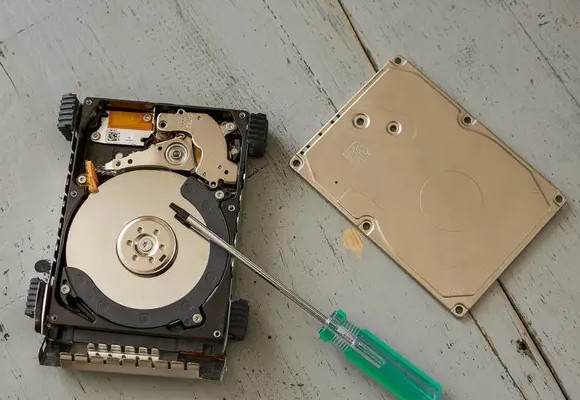 什么是物理破壞硬盤銷毀方式，有哪些常見的具體操作？